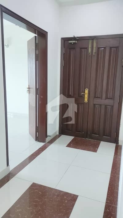 10 MARLA 3 BEDROOM FLAT AVAILBLE FOR SALE IN ASKARI 11 LAHORE
