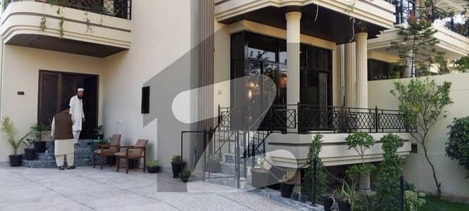 ایف ۔ 11 اسلام آباد میں 5 کمروں کا 1 کنال مکان 4.8 لاکھ میں کرایہ پر دستیاب ہے۔