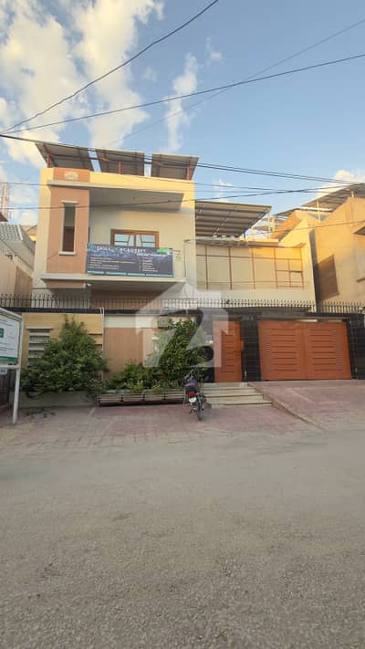 300 Sq Yards Luxury Bungalow for Sale | GMB Society | 6 Rooms | Solar System Installed