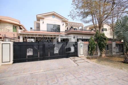 ڈی ایچ اے فیز 3 ڈیفنس (ڈی ایچ اے),لاہور میں 5 کمروں کا 1 کنال مکان 2.3 لاکھ میں کرایہ پر دستیاب ہے۔ ڈی ایچ اے فیز 3 ڈیفنس (ڈی ایچ اے),لاہور میں 5 کمروں کا 1 کنال مکان 2.3 لاکھ میں کرایہ پر دستیاب ہے۔