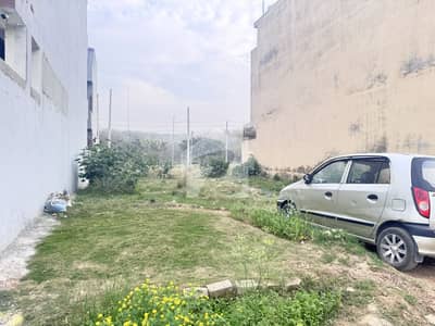 آئی ۔ 14/3 آئی ۔ 14,اسلام آباد میں 9 مرلہ رہائشی پلاٹ 2.35 کروڑ میں برائے فروخت۔