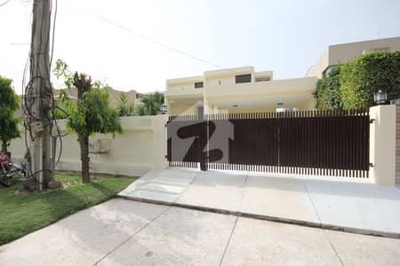 ڈی ایچ اے فیز 3 ڈیفنس (ڈی ایچ اے),لاہور میں 5 کمروں کا 1 کنال مکان 2.1 لاکھ میں کرایہ پر دستیاب ہے۔ ڈی ایچ اے فیز 3 ڈیفنس (ڈی ایچ اے),لاہور میں 5 کمروں کا 1 کنال مکان 2.1 لاکھ میں کرایہ پر دستیاب ہے۔