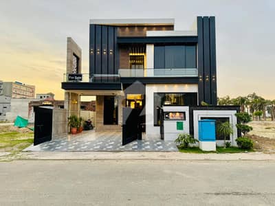 بحریہ ٹاؤن سیکٹر سی بحریہ ٹاؤن,لاہور میں 4 کمروں کا 8 مرلہ مکان 2.85 کروڑ میں برائے فروخت۔