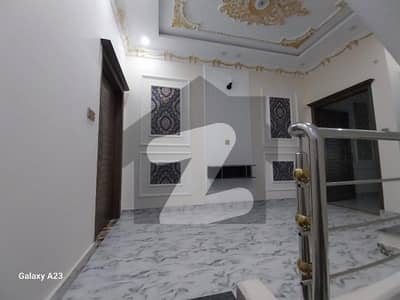 کالج روڈ لاہور میں 4 کمروں کا 4 مرلہ مکان 65.0 ہزار میں کرایہ پر دستیاب ہے۔