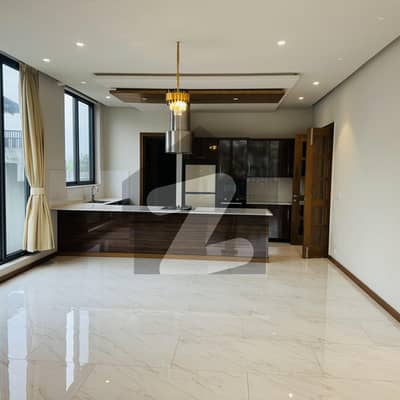 ایف ۔ 6 اسلام آباد میں 4 کمروں کا 2 کنال مکان 10.5 لاکھ میں کرایہ پر دستیاب ہے۔