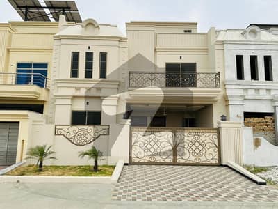 فیصل ہلز اسلام آباد میں 5 کمروں کا 8 مرلہ مکان 2.8 کروڑ میں برائے فروخت۔