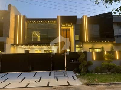 Good Facing Park 20 Marla House For Sale In Wapda Town Phase 1