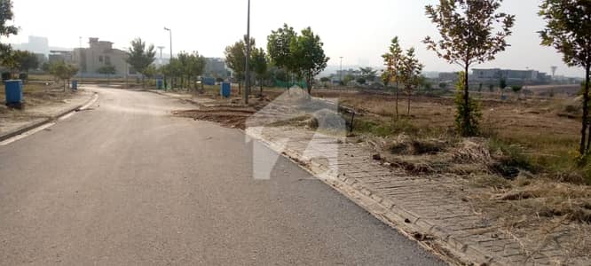 Prime Location 1 Kanal Residential Plot For Sale