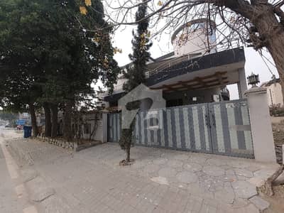 بحریہ ٹاؤن فیز 4 بحریہ ٹاؤن راولپنڈی,راولپنڈی میں 10 کمروں کا 1 کنال مکان 7.0 کروڑ میں برائے فروخت۔ بحریہ ٹاؤن فیز 4 بحریہ ٹاؤن راولپنڈی,راولپنڈی میں 10 کمروں کا 1 کنال مکان 7.0 کروڑ میں برائے فروخت۔