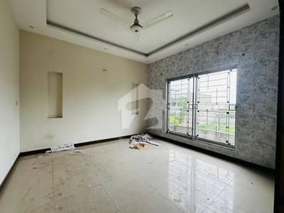 10 Marla House In Paragon City - Executive Block For Sale