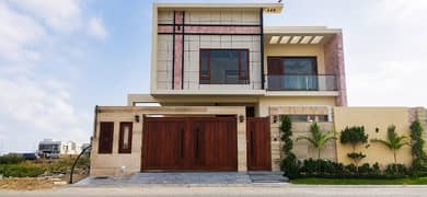 ڈی ایچ اے فیز 8 ڈی ایچ اے ڈیفینس,کراچی میں 7 کمروں کا 1 کنال مکان 25.0 کروڑ میں برائے فروخت۔