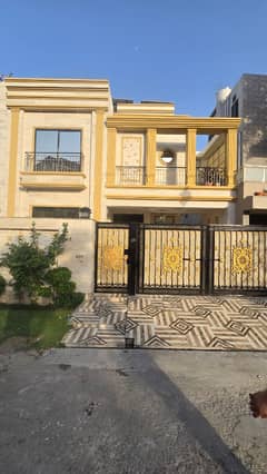 Park Facing 10 Marla Slihtly Used House For Sale In Lake City - Sector M-2A Lake City Lahore