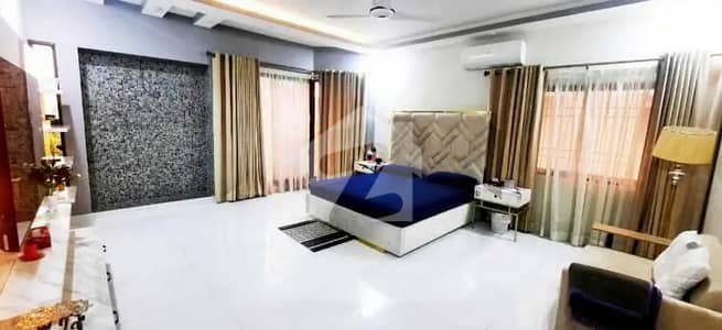 BUNGALOW FOR SALE 2000 SQUARE YARDS SOLID CONSTRUCTION MAINTAINED HOUSE HUGE GARDEN PARKING WEST OPEN HOUSE SIX BEDROOMS ATTACHED BATH ALL FITTING AND FIXTURES FOR VISIT CALL US