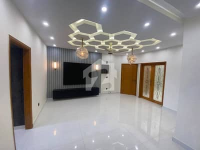 FLAT AVAILABLE FOR RENT IN HIGH-RISE