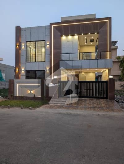 10 Marla Brand New Ultra Modern Design House For Sale In Nespak phase 3 Lahore