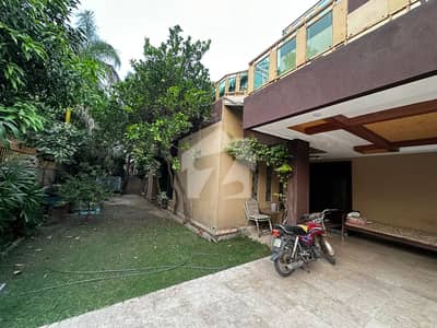 23 Marla Used Modern Design Bungalow For Sale At Prime Location Of DHA Lahore Near To Park Masjid & Commercial Market 23 Marla Used Modern Design Bungalow For Sale At Prime Location Of DHA Lahore Near To Park Masjid & Commercial Market