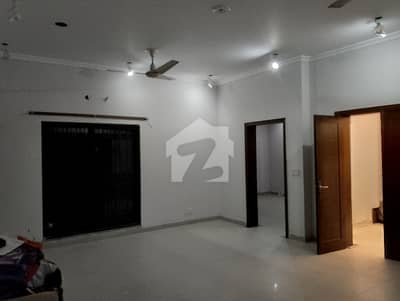 1 Kanal Upper Portion For Rent.