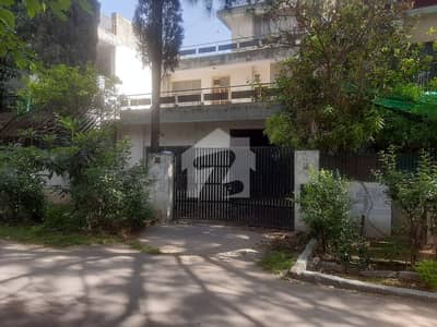 جی ۔ 9/4 جی ۔ 9,اسلام آباد میں 4 کمروں کا 11 مرلہ مکان 7.5 کروڑ میں برائے فروخت۔