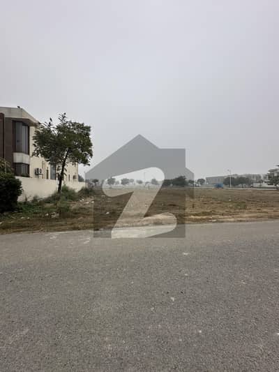 1 Kanal Plot In Surrounding Of Houses Prime Location