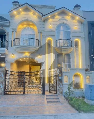 Prominently-Located Prime Location House Available In Citi Housing Society For sale