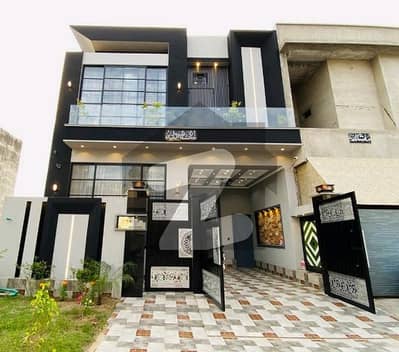 سٹی ہاؤسنگ سوسائٹی گوجرانوالہ میں 4 کمروں کا 5 مرلہ مکان 2.6 کروڑ میں برائے فروخت۔