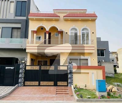 سٹی ہاؤسنگ سوسائٹی گوجرانوالہ میں 4 کمروں کا 5 مرلہ مکان 1.75 کروڑ میں برائے فروخت۔