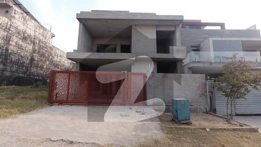 10 Marla ( 30*70 ) Grey Structure House + Margalla Face + Near To Double Road. 10 Marla ( 30*70 ) Grey Structure House + Margalla Face + Near To Double Road.