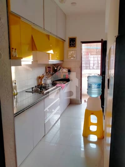 A Flat Of 1000 Square Feet 2 Bed DD With Powder Bath In small   Nishat Commercial Area
