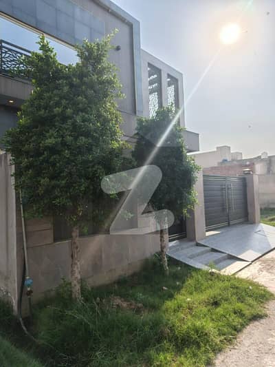 10 Marla Beautiful House Available For Sale