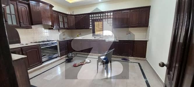 500 YARDS RENOVATED BUNGALOW FOR SALE PHASE 7