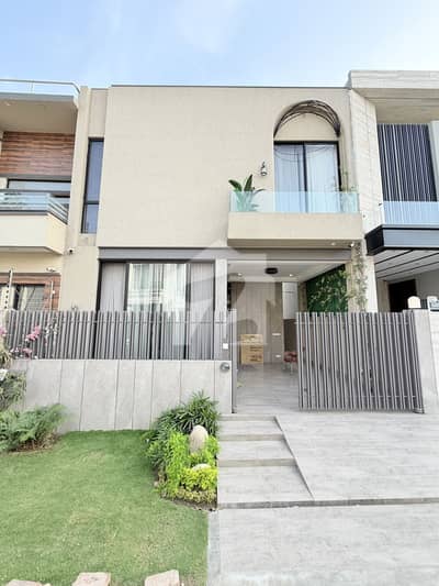 5 MARLA FULL FURNISHED HOUSE PRIME LOCATION NEAR PARK 5 MARLA FULL FURNISHED HOUSE PRIME LOCATION NEAR PARK