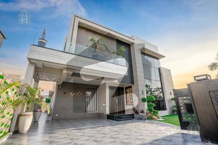 ڈی ایچ اے فیز 8 ڈیفنس (ڈی ایچ اے),لاہور میں 5 کمروں کا 1 کنال مکان 7.95 کروڑ میں برائے فروخت۔