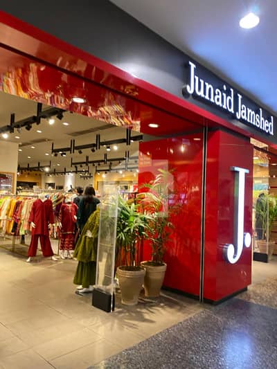 CDA APPROVED, RUNNING SHOP FOR SALE IN MAIN MARKAZ