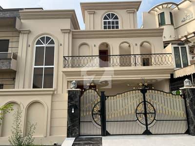 Reserve A Centrally Located Prime Location House Of 10 Marla In Canal View Housing Scheme