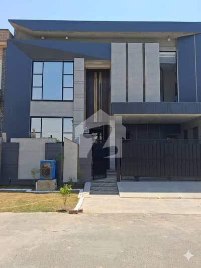 9 Marla Luxury House for Sale in Bankers Avenue Cooperative Housing Society Lahore
