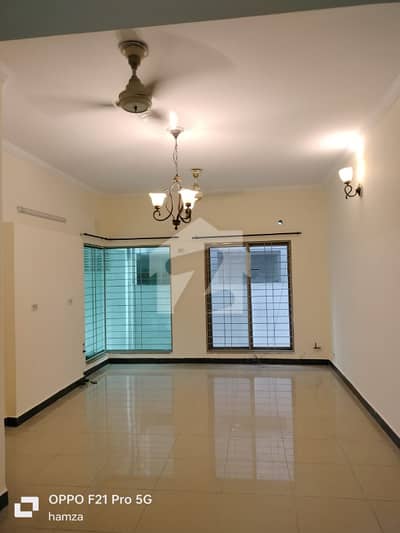 10 MARLA 5 BEDROOM HOUSE AVAILBLE FOR RENT IN ASKARI 11 LAHORE