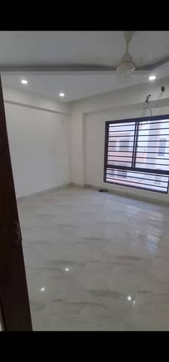 میٹروپولِز ریزیڈینسی جناح ایونیو,کراچی میں 4 کمروں کا 12 مرلہ فلیٹ 3.4 کروڑ میں برائے فروخت۔