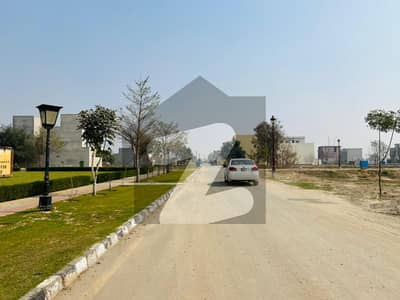 لیک سٹی رائیونڈ روڈ,لاہور میں 7 مرلہ رہائشی پلاٹ 1.45 کروڑ میں برائے فروخت۔