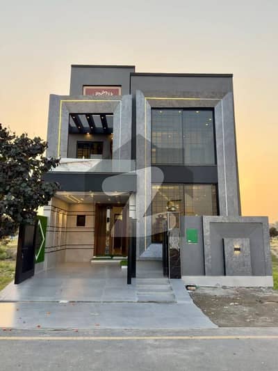 ڈی ایچ اے 9 ٹاؤن ڈیفنس (ڈی ایچ اے),لاہور میں 5 مرلہ Studio مکان 2.35 کروڑ میں برائے فروخت۔