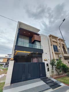 **5 Marla Luxury Furnished House For Sale In Park View City, Lahore. **
