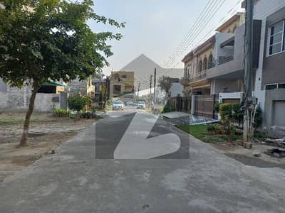 Bankers Avenue 9 Marla POSEESSION Plot