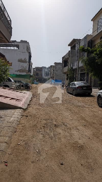 400 SQ yd Best location plot Available For Sale