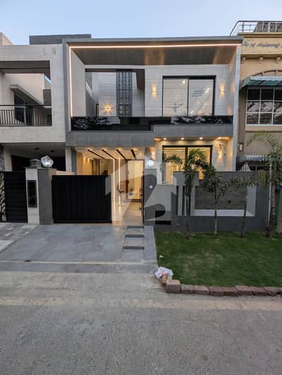 لیک سٹی - سیکٹر ایم-7اے لیک سٹی,رائیونڈ روڈ,لاہور میں 6 کمروں کا 7 مرلہ مکان 3.95 کروڑ میں برائے فروخت۔ لیک سٹی - سیکٹر ایم-7اے لیک سٹی,رائیونڈ روڈ,لاہور میں 6 کمروں کا 7 مرلہ مکان 3.95 کروڑ میں برائے فروخت۔