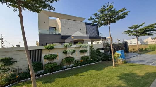 10-Marla Modern Bungalow For Sale at top Location near Park Commercial 10-Marla Modern Bungalow For Sale at top Location near Park Commercial
