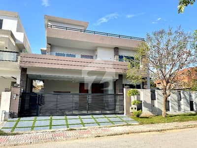 1 Kanal Brand New Double Unit House With Double Entrance For Sale