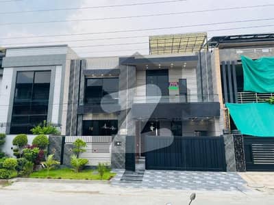 بسم اللہ ہاؤسنگ سکیم جی ٹی روڈ,لاہور میں 10 مرلہ مکان 4.8 کروڑ میں برائے فروخت۔