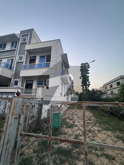 CORNER SUNFACE TRIPLE STOREY OWNER BUILT HOUSE FOR SALE