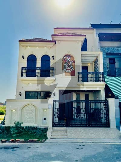 7 Marla Modren House Avaliable For Sale In Lake City