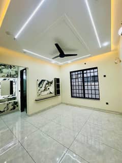 1 Kanal Brand New Upper Portion