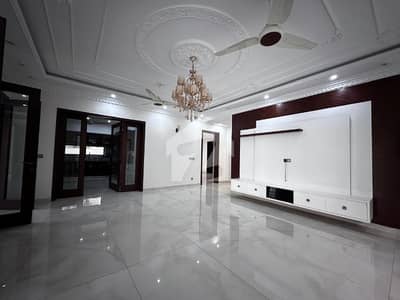 1 Kanal Elegant Designer Bungalow Phase 4